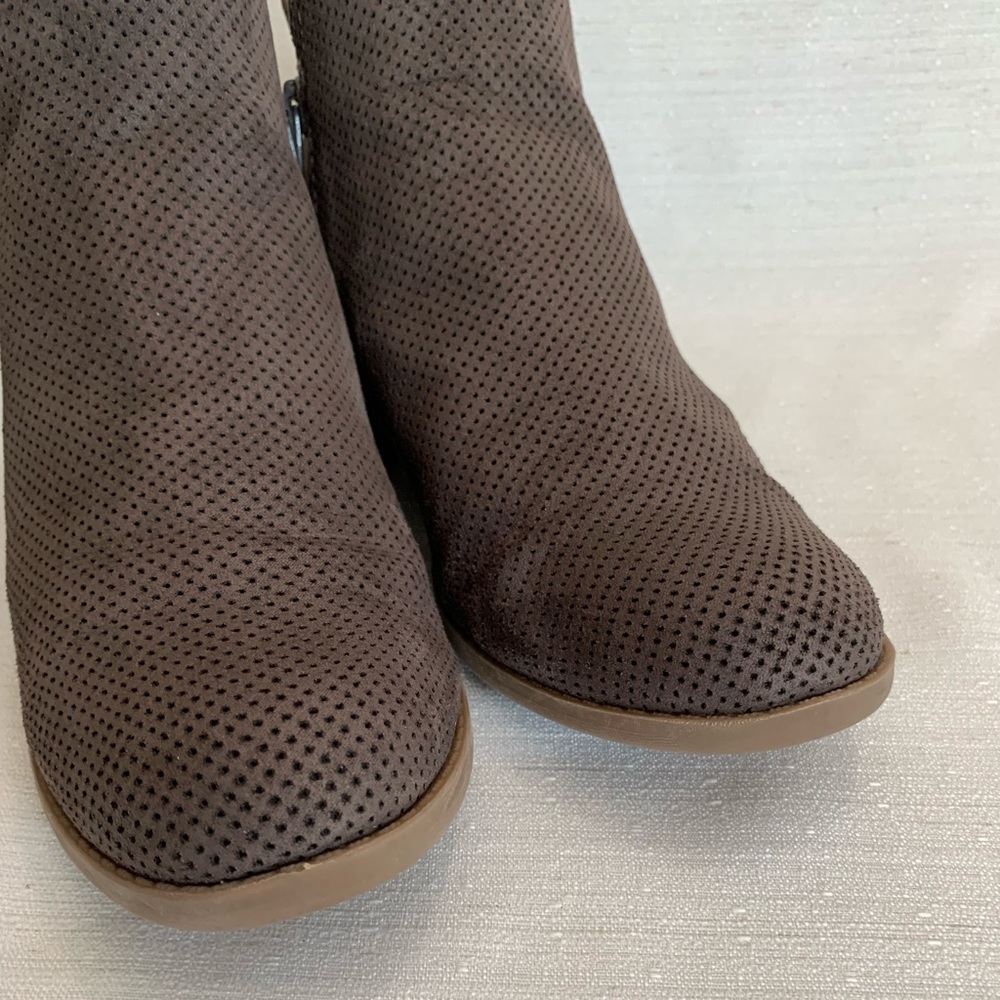 Universal Thread Dylan Gray Microsuede Ankle Boot… - image 5